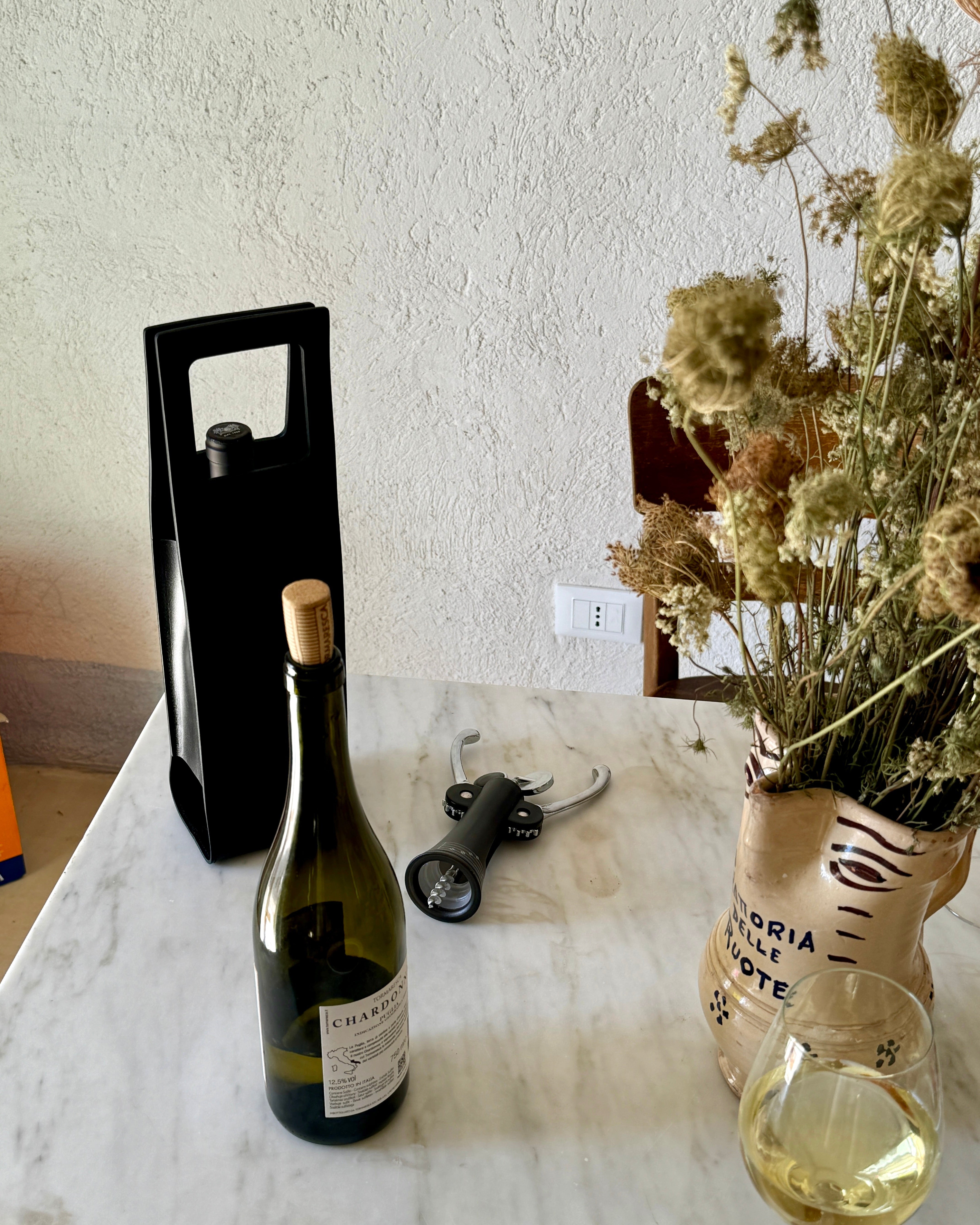 Wine bottle holder